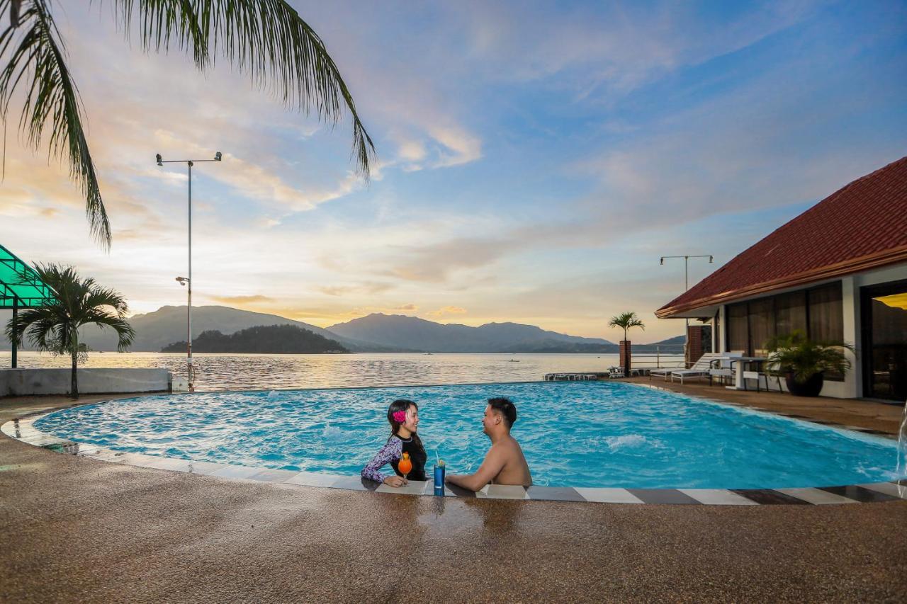 Whiterock Beach Hotel And Waterpark Subic Bay Exteriér fotografie