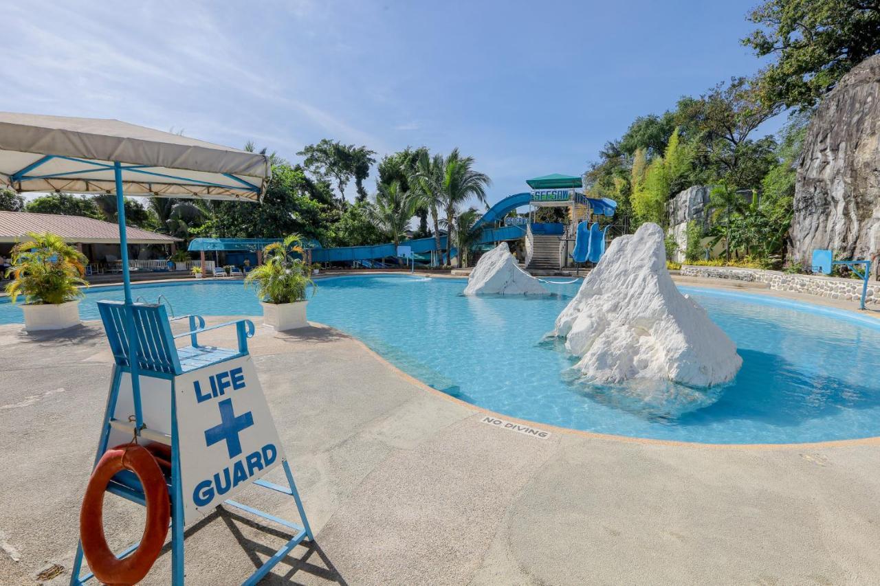 Whiterock Beach Hotel And Waterpark Subic Bay Exteriér fotografie